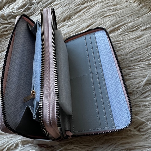 Daisy Fuentes Soft Pink Wallet - Picture 9 of 13